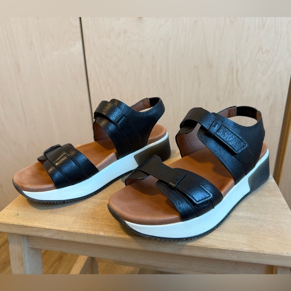 Worn once! Gentle Soul Lori Sporty Sandal - Picture 1 of 4